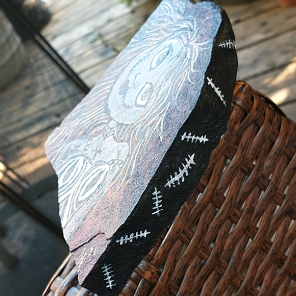 🇨🇦 Punk Rock! Goth Girl Hand Painted on Stone - Picture 5 of 8